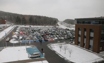 parking pokryty śniegiem 